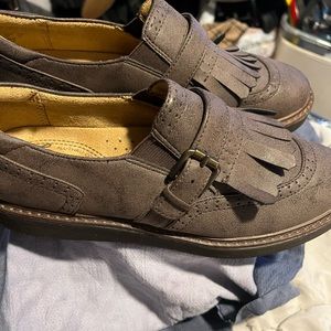 Natural Soul slip ons